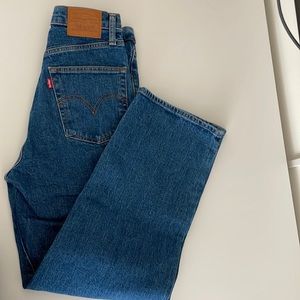 Worn three times and no longer fits me, it’s not stretchy, see tag